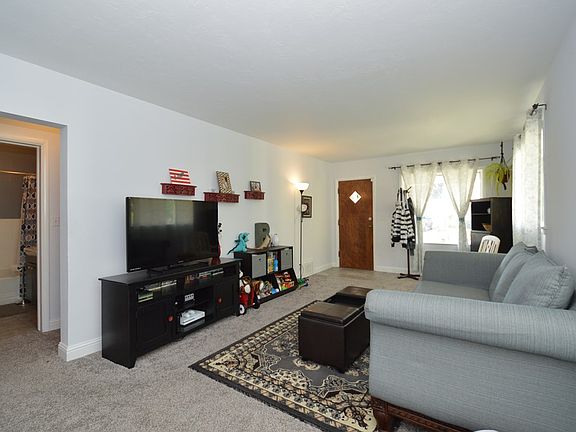 4th image of 849 10th St