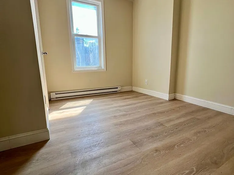 124 E Wishart St — Photo 13