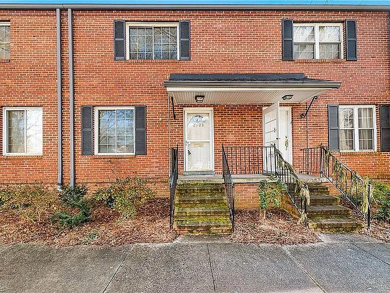 Building Photo - 717 D N Avalon Rd #D