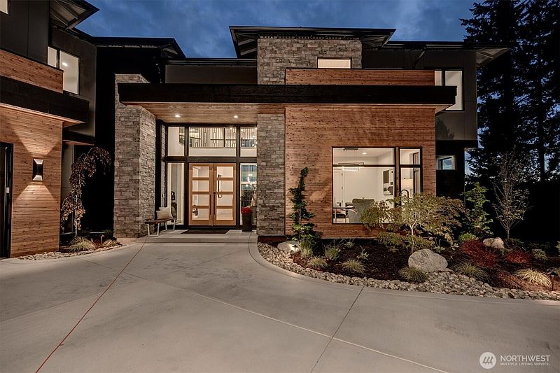 2nd image of 13404 Woodinville-Redmond Road NE