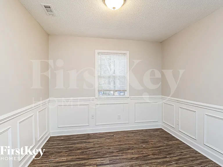 1716 Virginia St — Photo 6