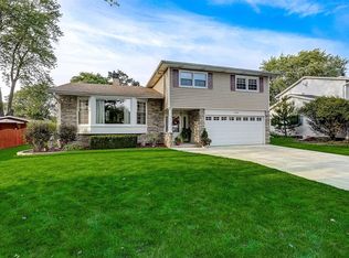 1102 E Juniper Ln, Mount Prospect, IL
