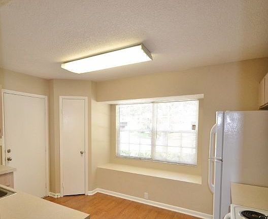 3rd image of 1438 Tiverton Dr