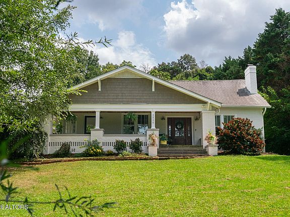 2nd image of 2516 Maple Dr