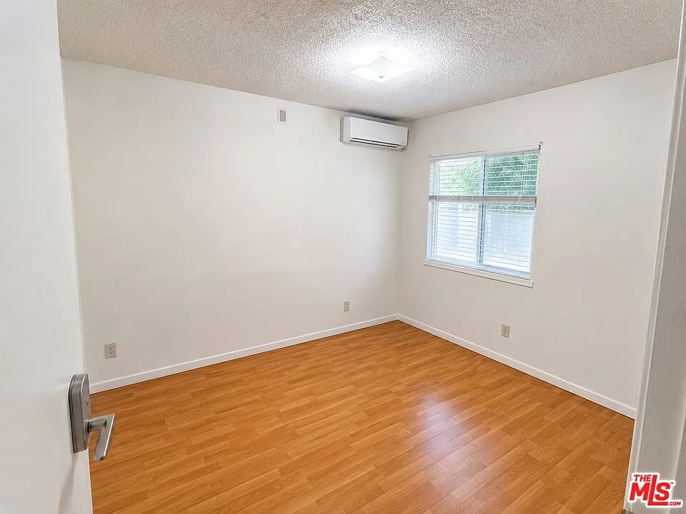 2 bed, 1.0 bath, 650 sqft, $1,800 — Photo 3