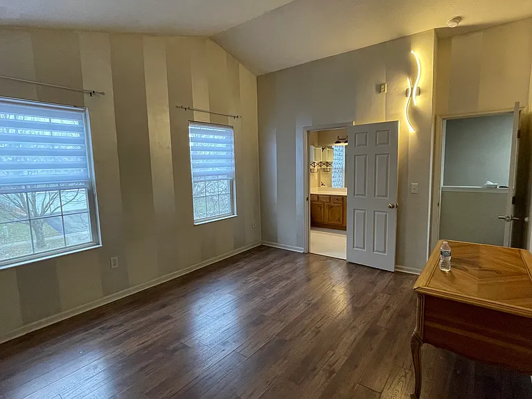 7740 Livingston Dr — Photo 17