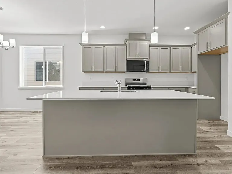 718 Tigerlily St — Photo 3