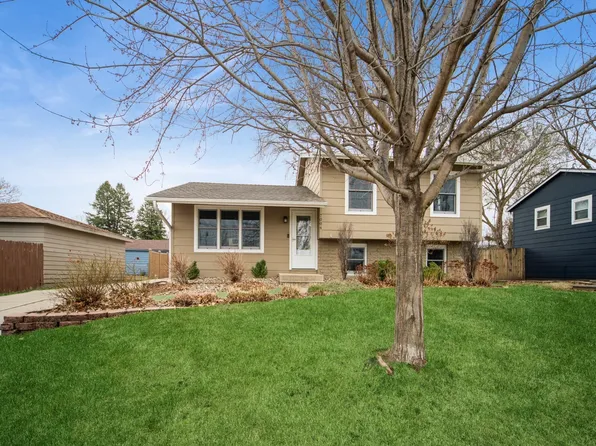 7004 Aurora Ave, Urbandale, IA 50322