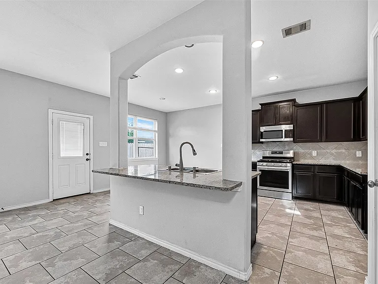 1326 Seagler Pond Ln — Photo 13