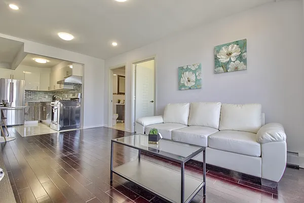 Sold by E Realty International Corp | media 4