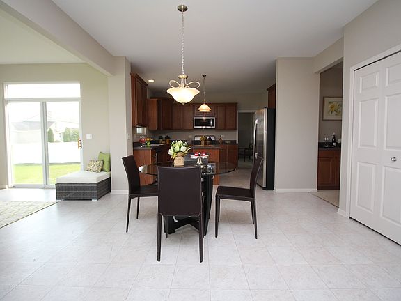 5th image of 25420 Persimmon Ct