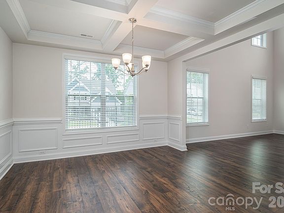 5th image of 5145 Silver Creek Ln