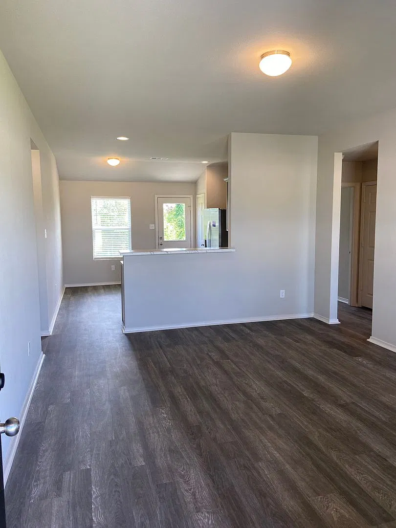 Pre-Leasing | Charming Open-Concept 3 Bedroom, 2 Bathroom Home in Brookland Hills Available Janua... — Photo 4