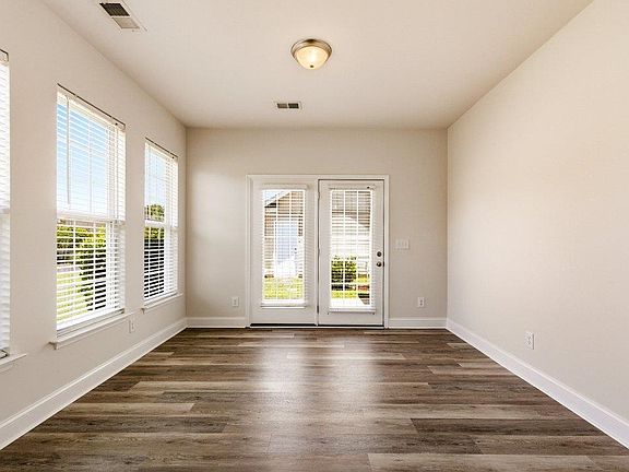 3rd image of 630 Banks Dr. #10-6