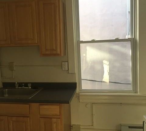 3rd image of 25 1/2 W Franklin St APT 8