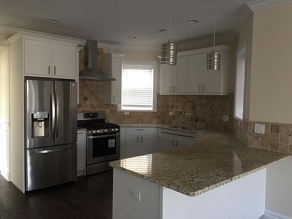 3rd image of 6424 N Washtenaw Ave APT 3