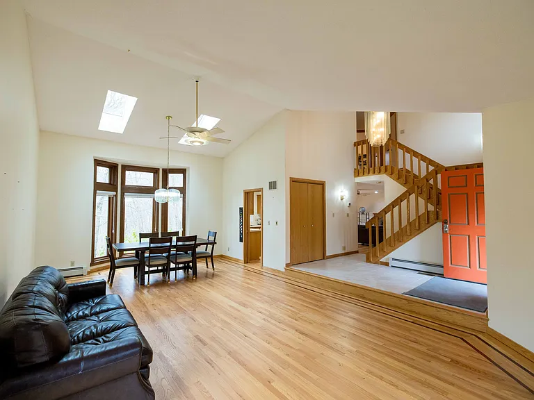 18 Clifford Ave — Photo 6