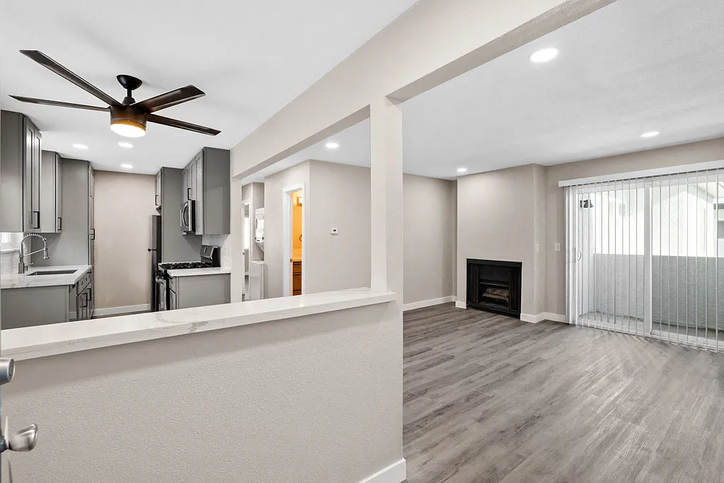 316 Beach Apartments — Photo 4