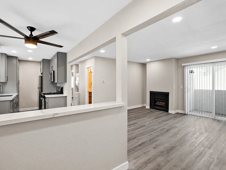 316 Beach Apartments — Photo 4