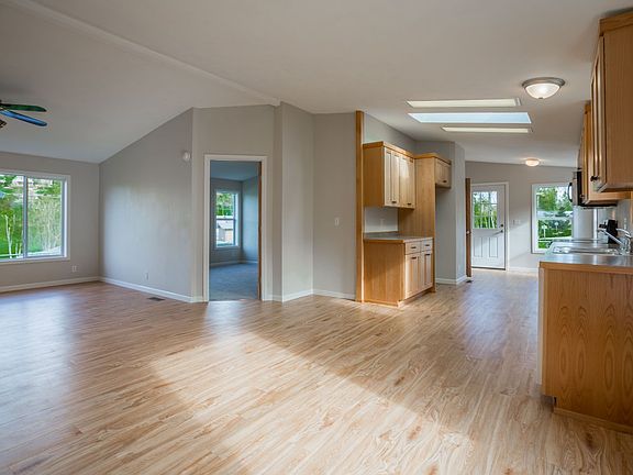Clean, open floor plan