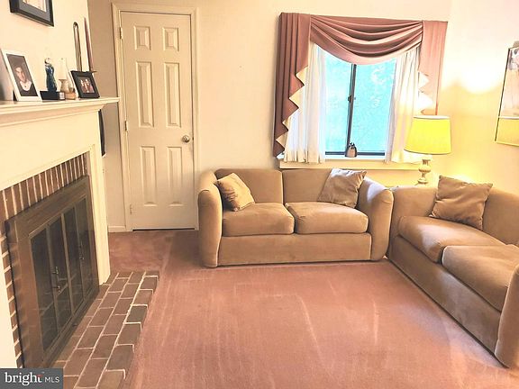 4th image of 367 Paoli Woods Dr