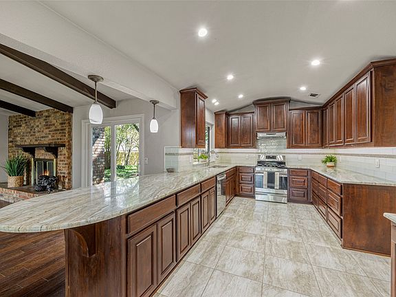 3rd image of 2616 Pin Oak Ln