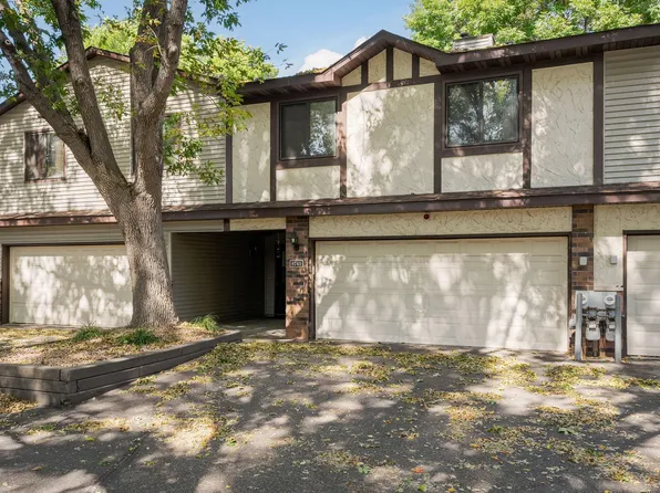 8741 Maplebrook Pkwy N, Brooklyn Park, MN 55445