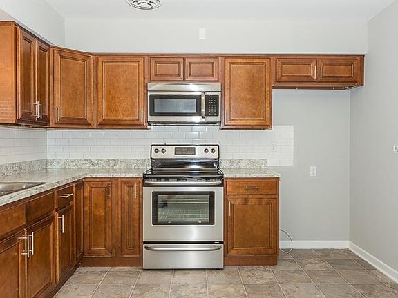 4th image of 553 Avenue N SE