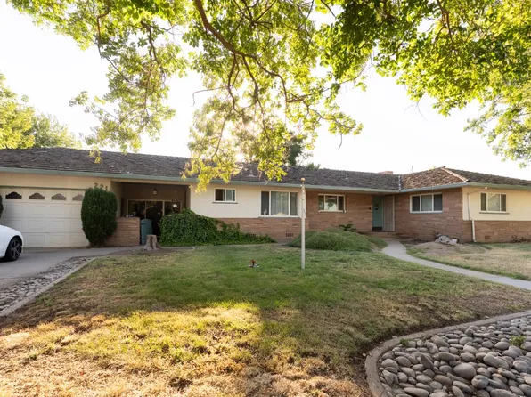 221 N Western Ave, Waterford, CA 95386
