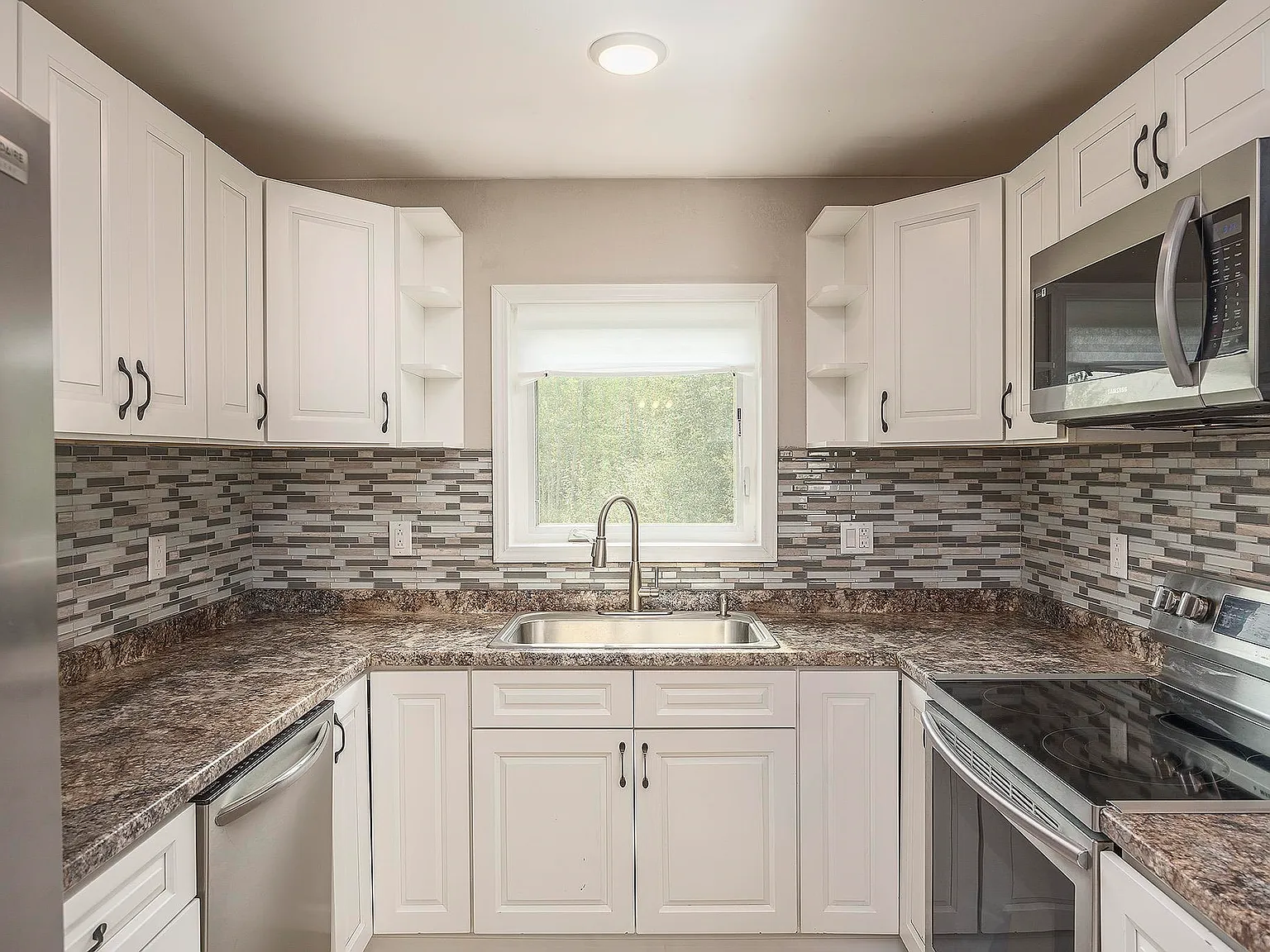 3 bed, $2,200 — Photo 3
