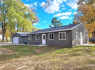 701 Lakeview Rd, Paw Paw, MI 49079