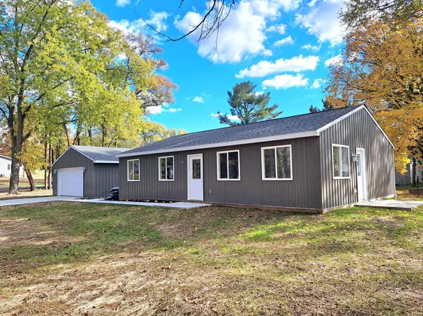 701 Lakeview Rd, Paw Paw, MI 49079