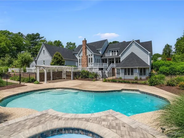 38 Miss Fry Dr, East Greenwich, RI 02818