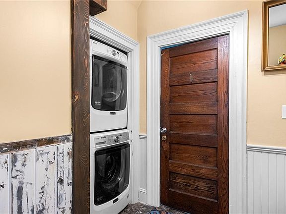 5th image of 411 W South St