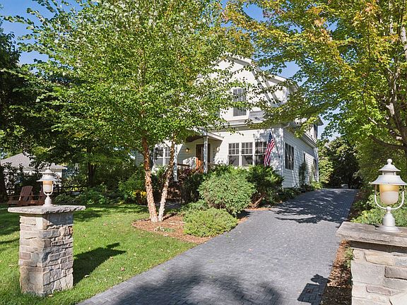 3rd image of 2938 Northview Rd