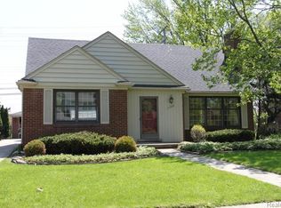 19786 Ida Ln E, Grosse Pointe Woods, MI 48236
