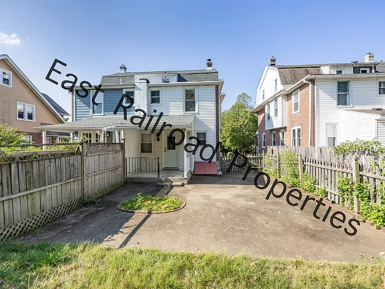 E Railroad Ave — Photo 31