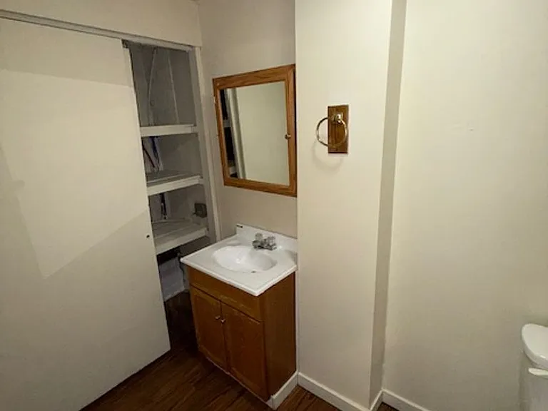 2513 W Illinois St — Photo 11