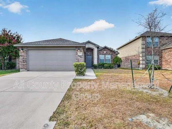 320 Chalkstone Dr, Fort Worth, TX 76131