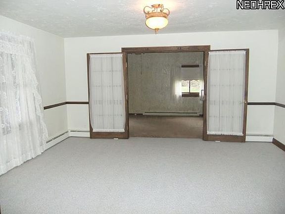 5th image of 3922 Valley Dr