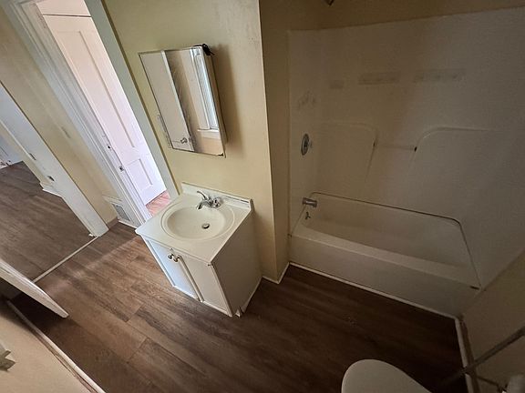 5th image of 1260 Whalley Ave #2A