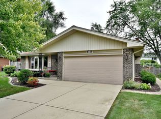 6725 Charleston Dr, Darien, IL 60561