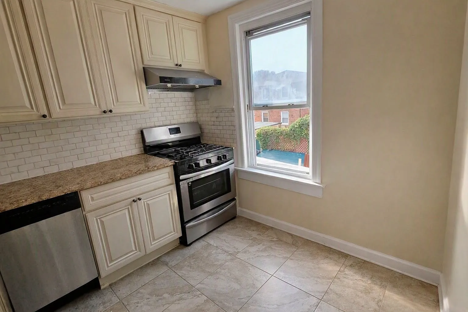 3 bed, $3,000 — Photo 3