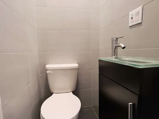 Rented by EXR | media 9