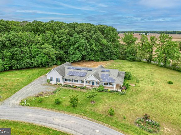 2nd image of 104 Echo Ln