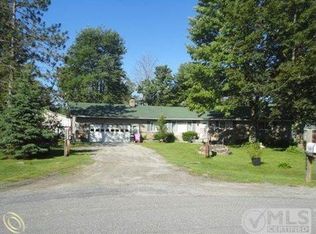 2055 W Birch Hill Dr, Kimball, MI 48074