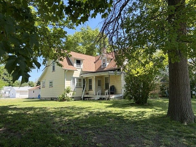 2nd image of 533 9th St