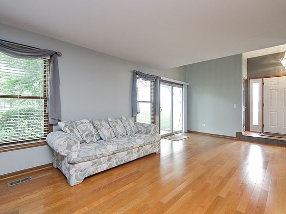 2nd image of 2454 Towne Blvd