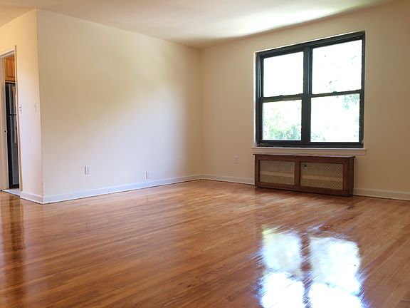 3rd image of 19658 67th Ave #2