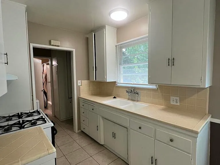 255 E Center St — Photo 8